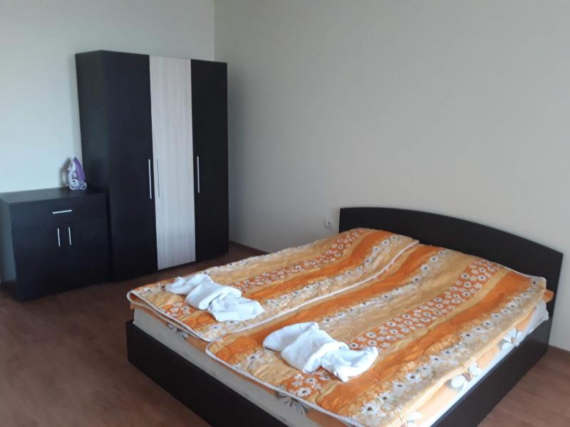 One-Bedroom Apartment image 2