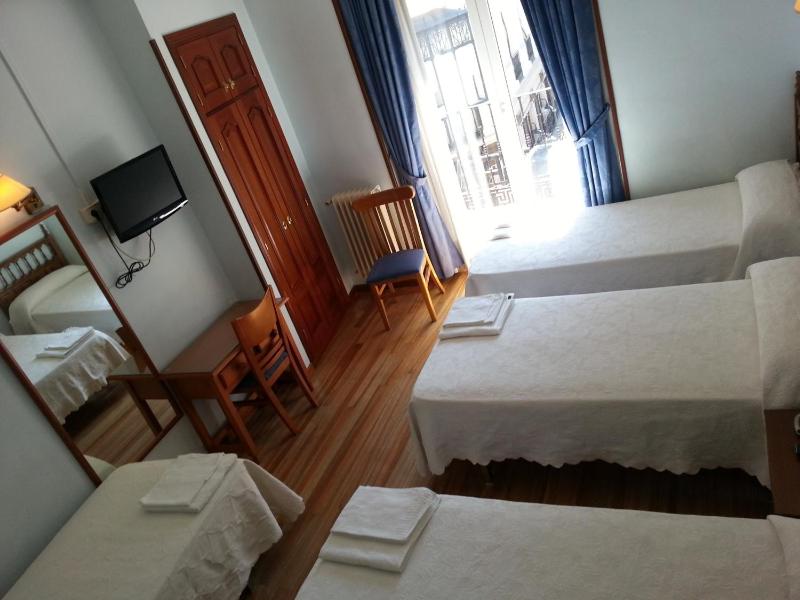Quadruple Room image 2