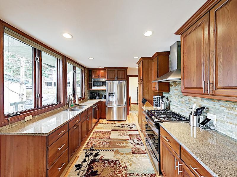 Three-Bedroom Townhouse image 2