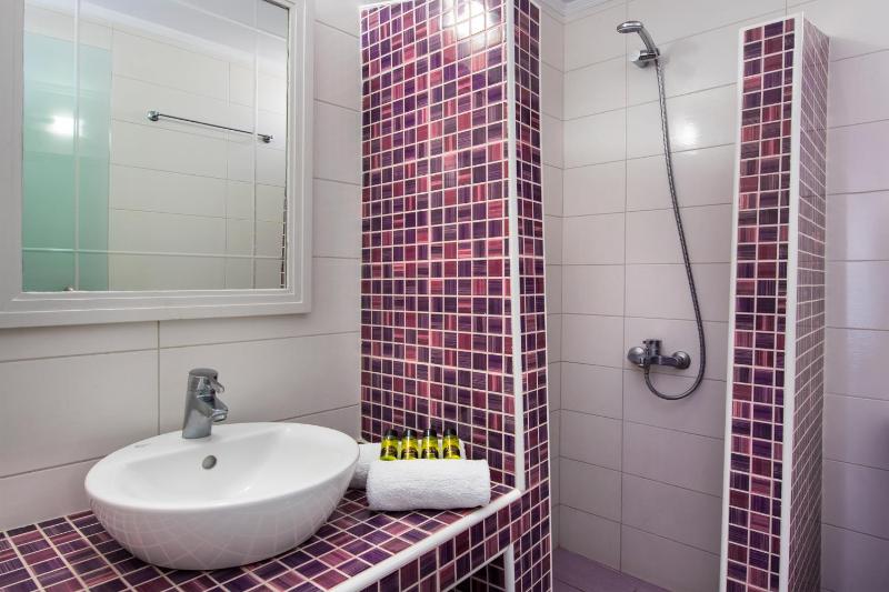 Budget Double Room image 2
