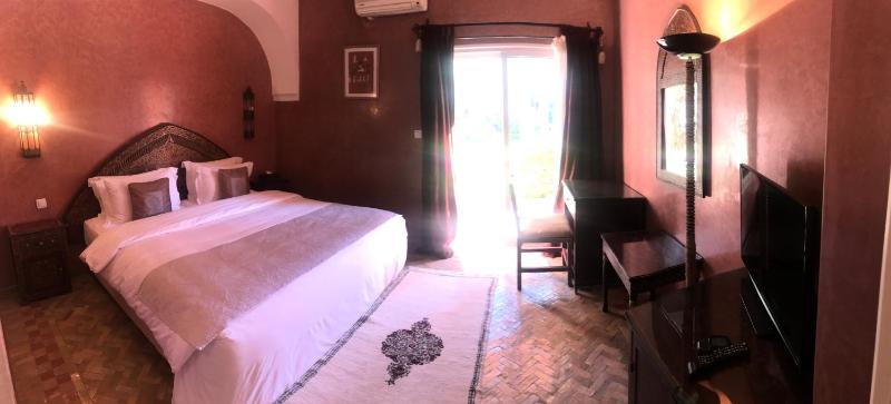Charming villa in the heart of Marrakech palm grove - image 12