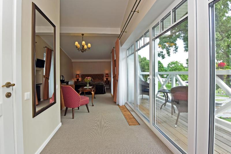 Triple Room with Balcony image 3