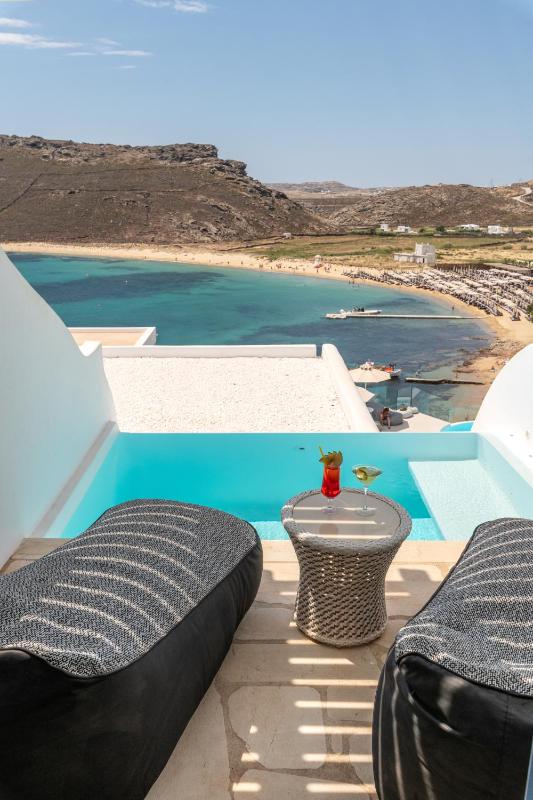 Superior Room with Private Heated Pool and Sea View image 2