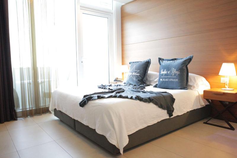 Junior Suite with Jacuzzi and Sea View image 2