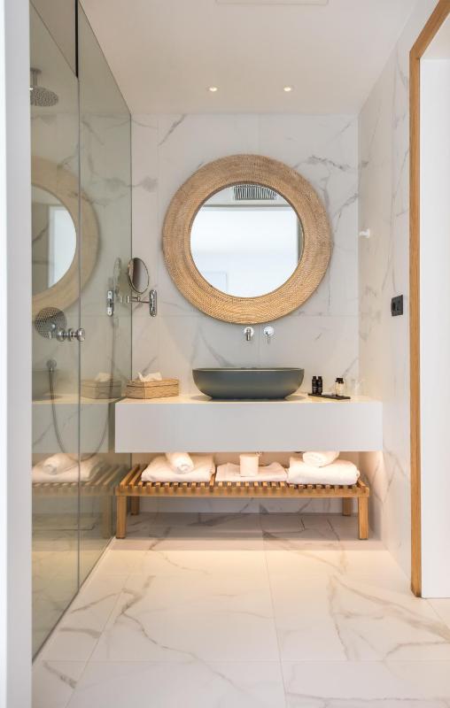 Superior Twin Room image 2