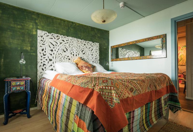Double Room with Shared Bathroom image 4