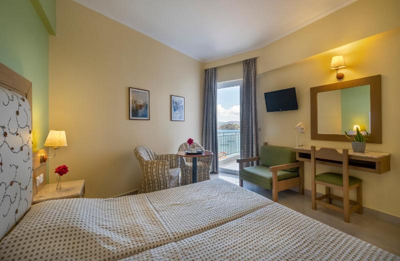 Twin Room with Side Sea View image 2