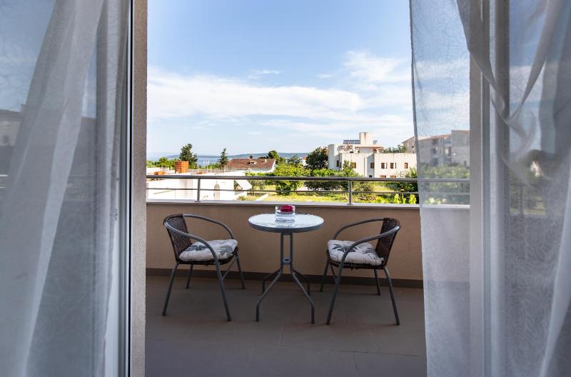 One-Bedroom Apartment image 2