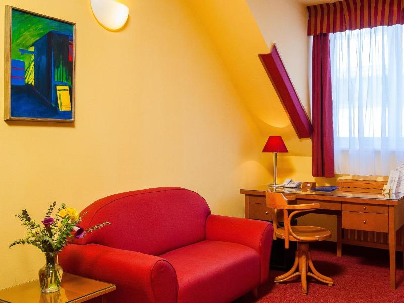 Cloister Inn Hotel - image 16