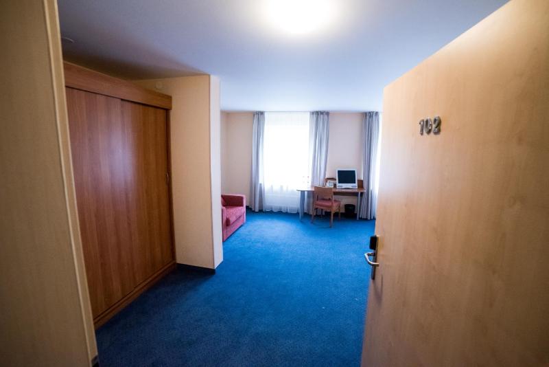Double or Twin Room image 2