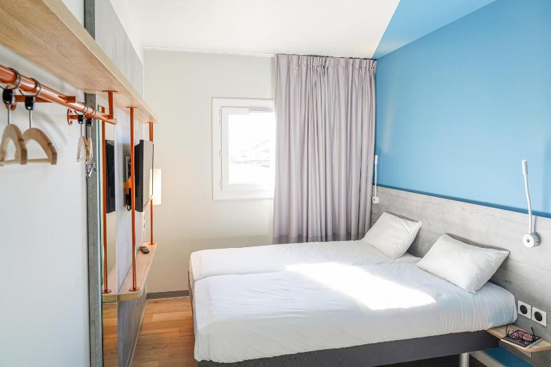 Twin Room image 2