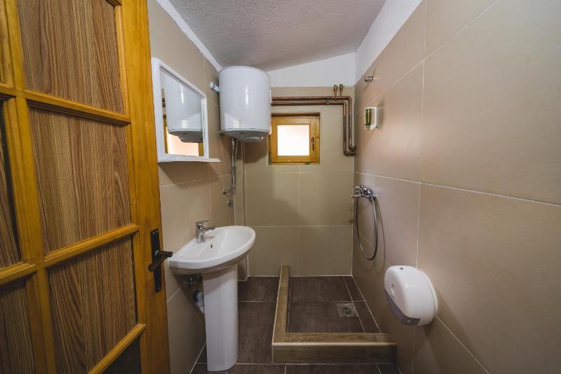 Triple Room with Private Bathroom image 3