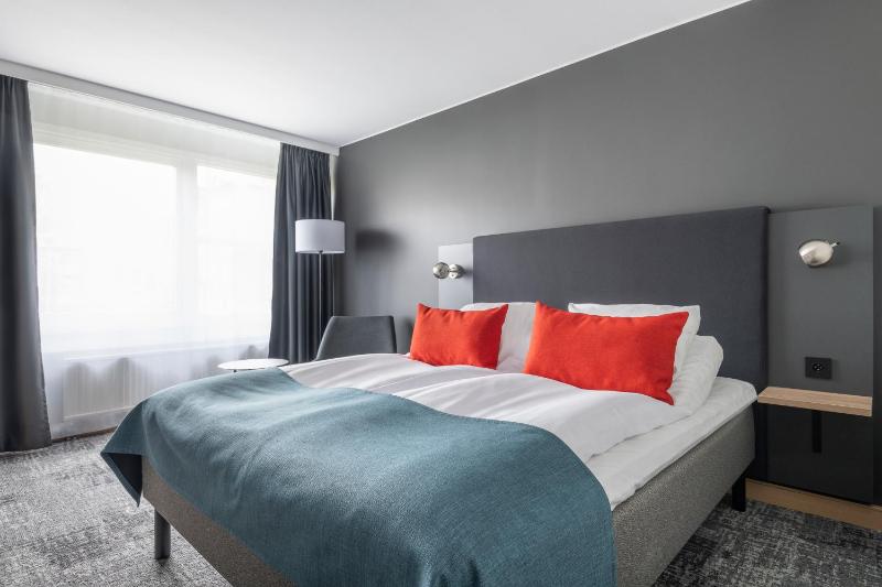 Standard Twin Room image 3