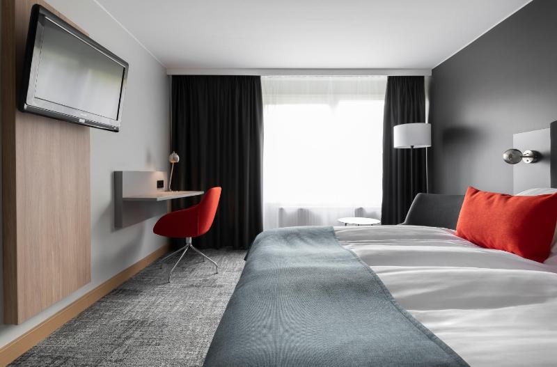 Standard Twin Room image 2