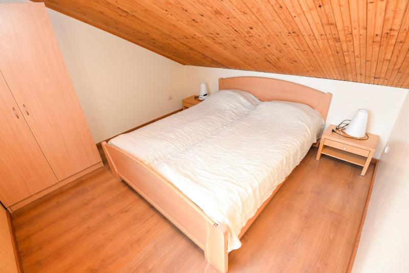 One-Bedroom Apartment (6 Adults) image 2