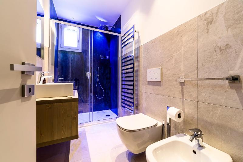 Apartment with Balcony and Lake View image 3