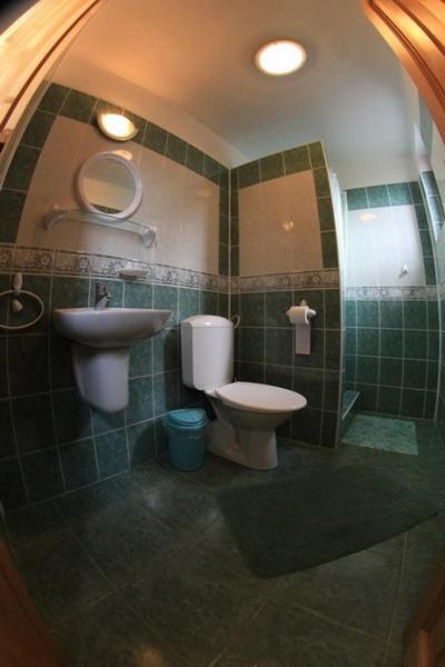 Family Room image 2