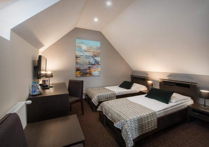 Double or Twin Room image 3
