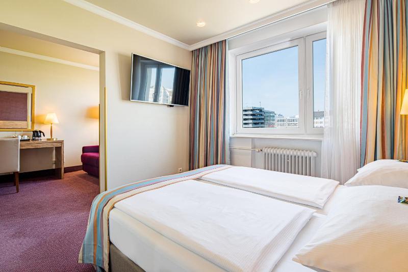 Best Western Raphael Hotel Altona - image 4