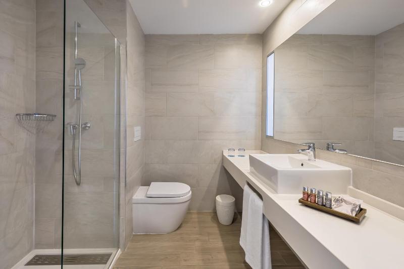 Deluxe Double or Twin Room Terrace with Sea Side View image 3