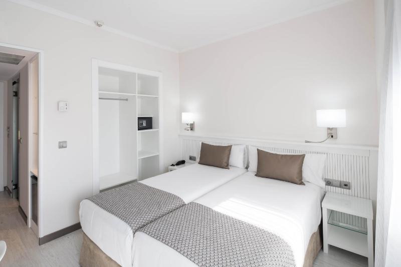 Double or Twin Room image 3