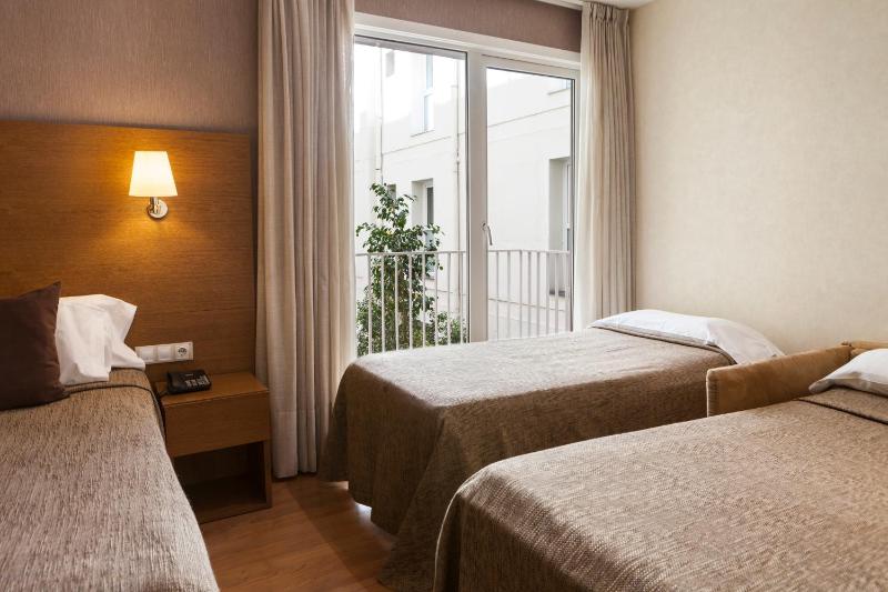 Double or Twin Room with Extra Bed image 3