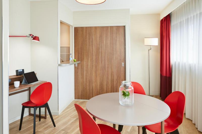 Large Superior One-Bedroom Apartment (4 Adults) image 3