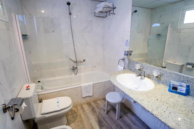 Junior Suite with Balcony image 3