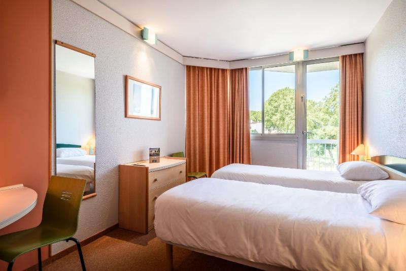 Twin Room image 2