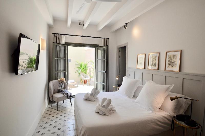 Double Room with Terrace image 4