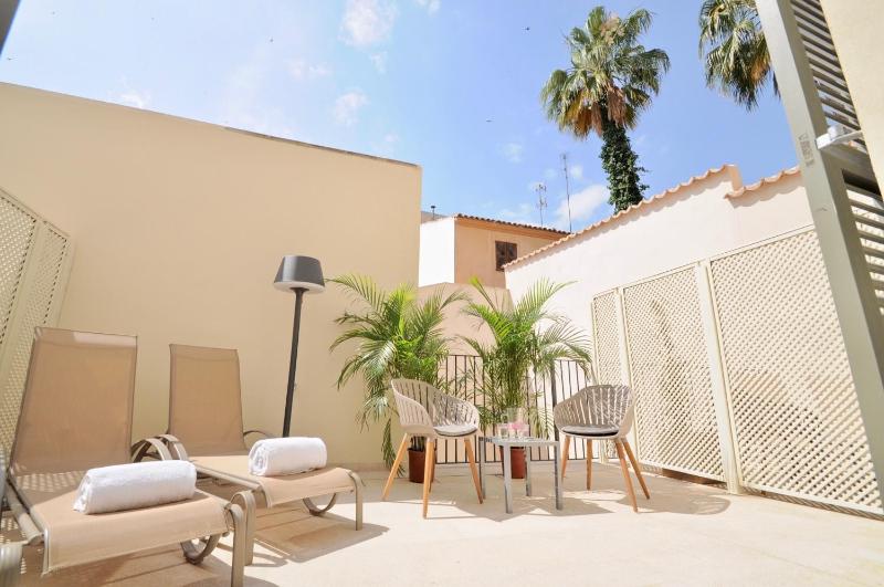 Double Room with Terrace image 3