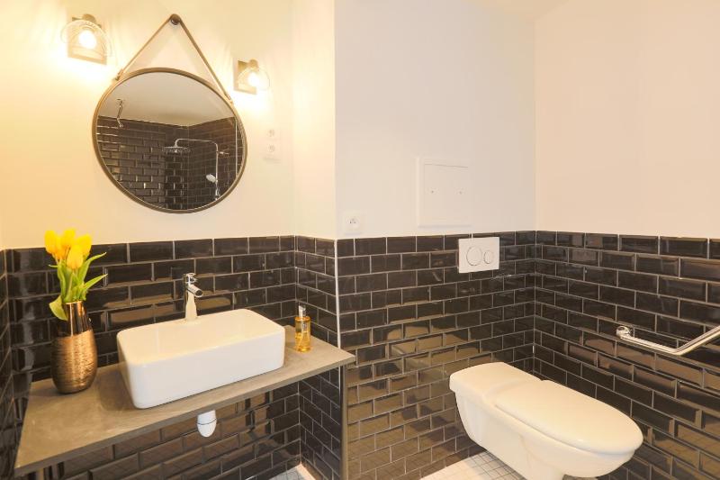 Studio Apartment image 3