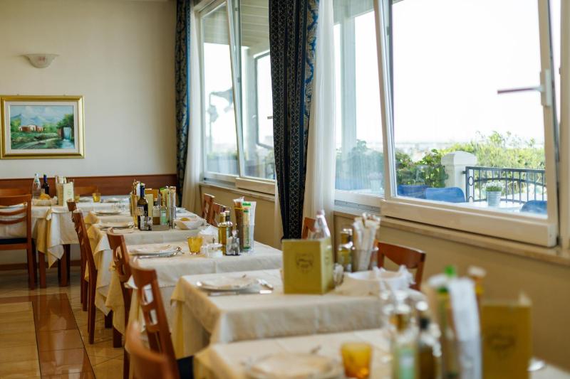 Albergo Roma Spiaggia - image 27