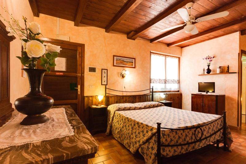 Double or Twin Room with Private Bathroom image 1