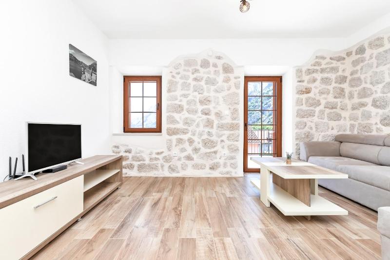 One-Bedroom Apartment image 2