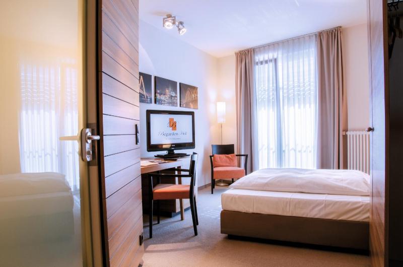 Double Room with Garden View image 1