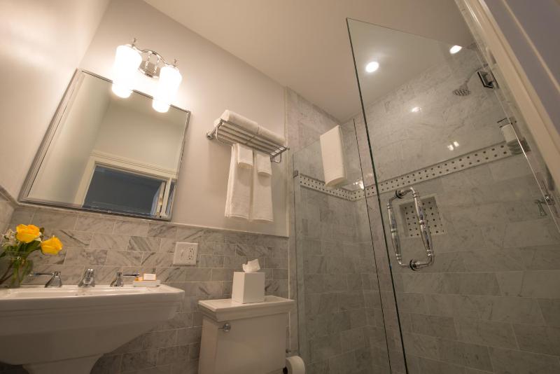 Room 1 – King Room image 2