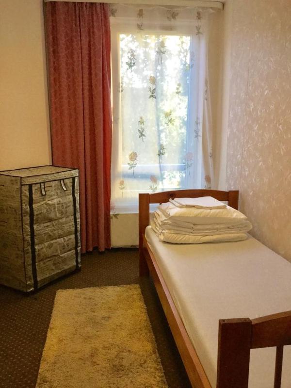 Small Single Room image 1