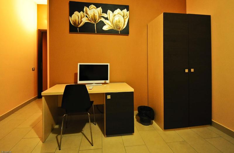 Double Room image 3