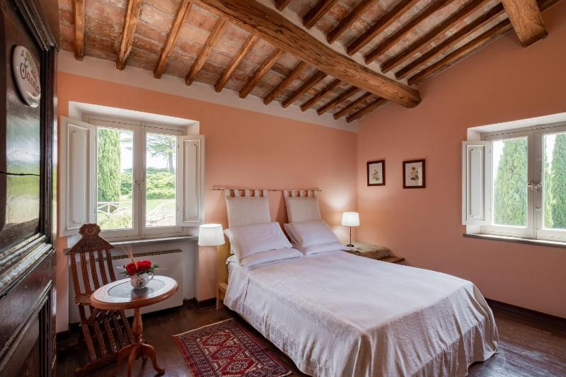 Standard Double Room image 3