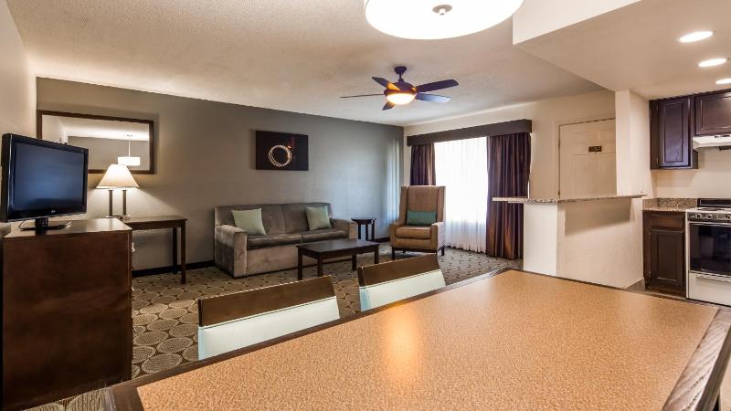 One-Bedroom Suite with Sofa Bed - Non-Smoking image 3
