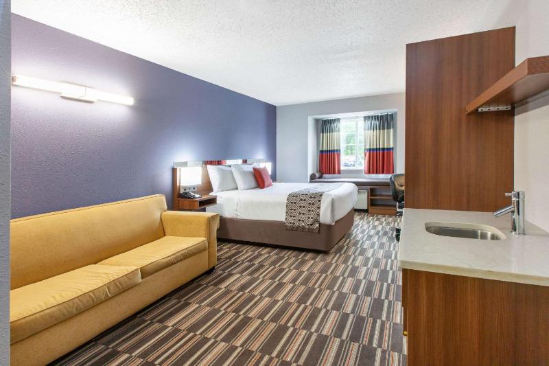 Microtel Inn & Suites by Wyndham Pittsburgh Airport - image 15