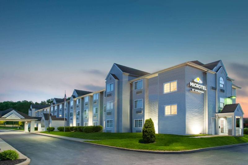 Microtel Inn & Suites by Wyndham Pittsburgh Airport - image 9
