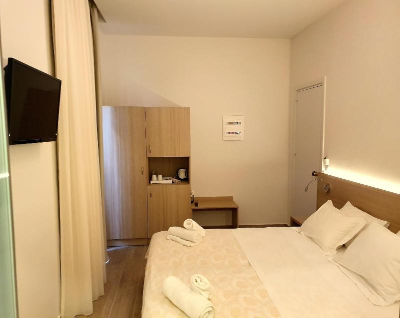Caravel Hotel Apartments - image 11