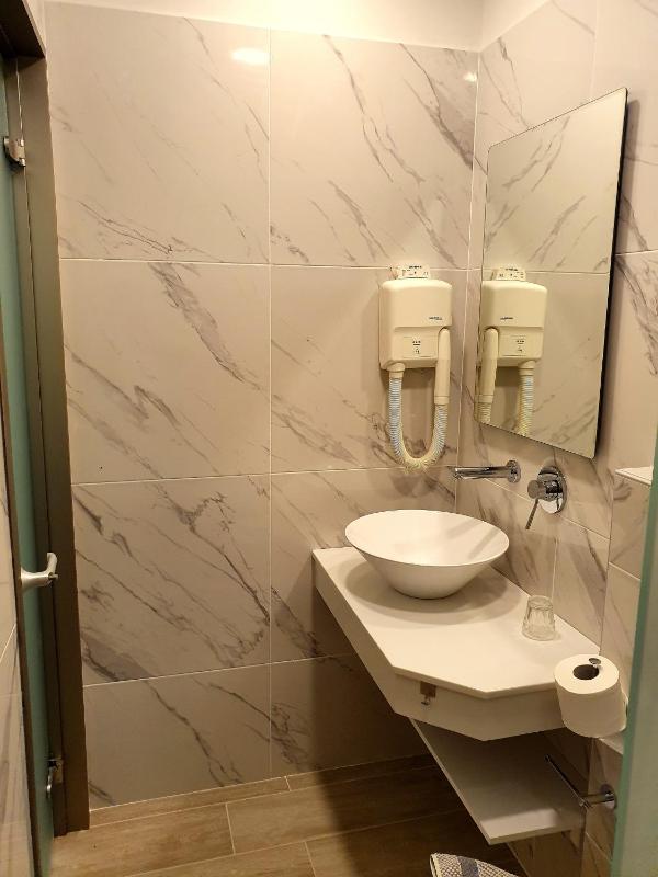 Economy Double or Twin Room image 4