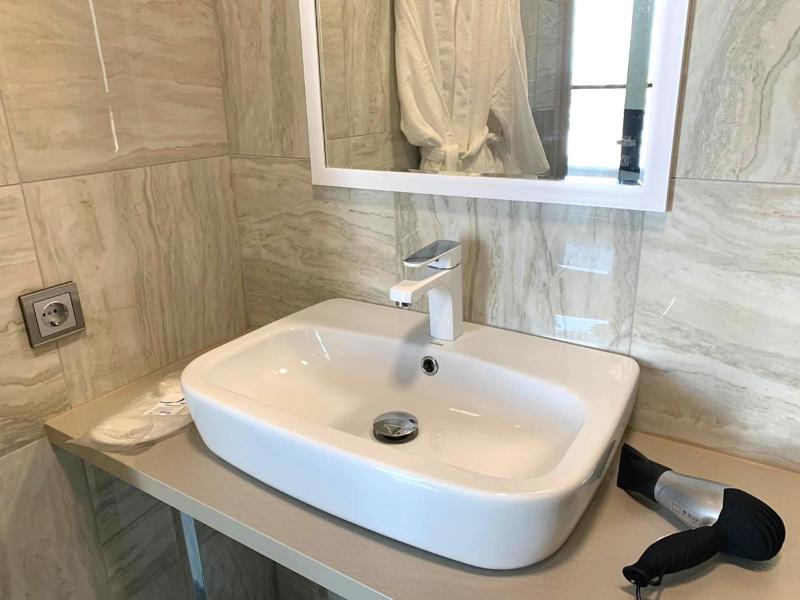 One-Bedroom Apartment image 3