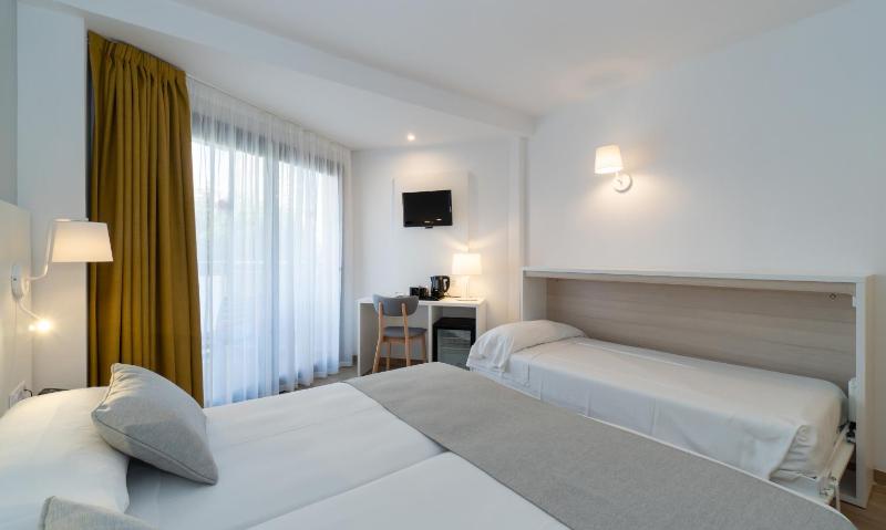 Double Room (2 Adults + 1 Child) image 3
