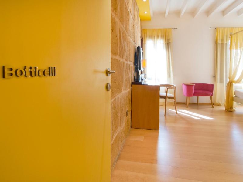 Double Deluxe Room (Botticelli-Kavafis) image 4