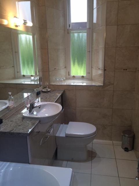 Twin Room image 1