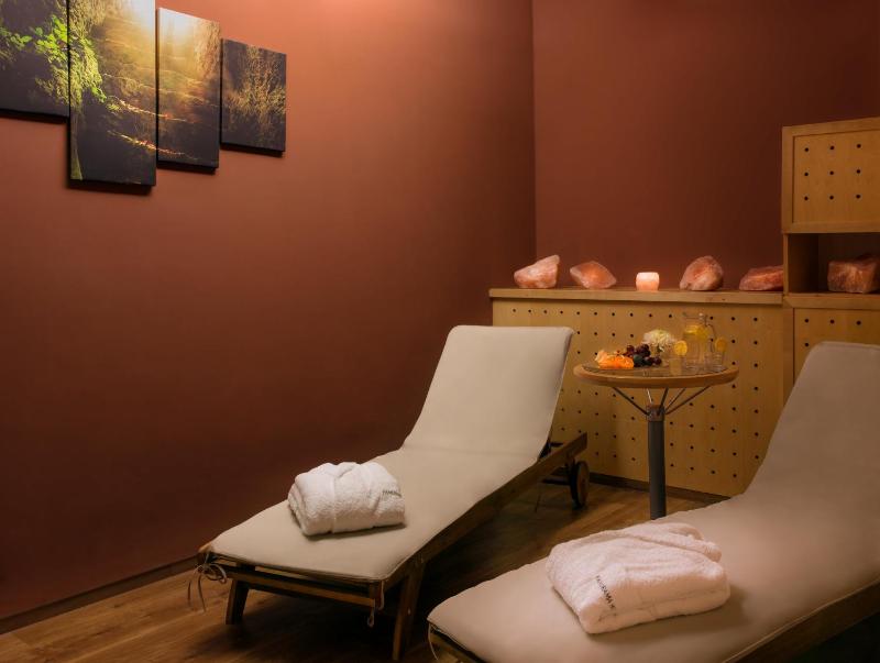 Deluxe King or Twin Room - Free Spa Access image 3